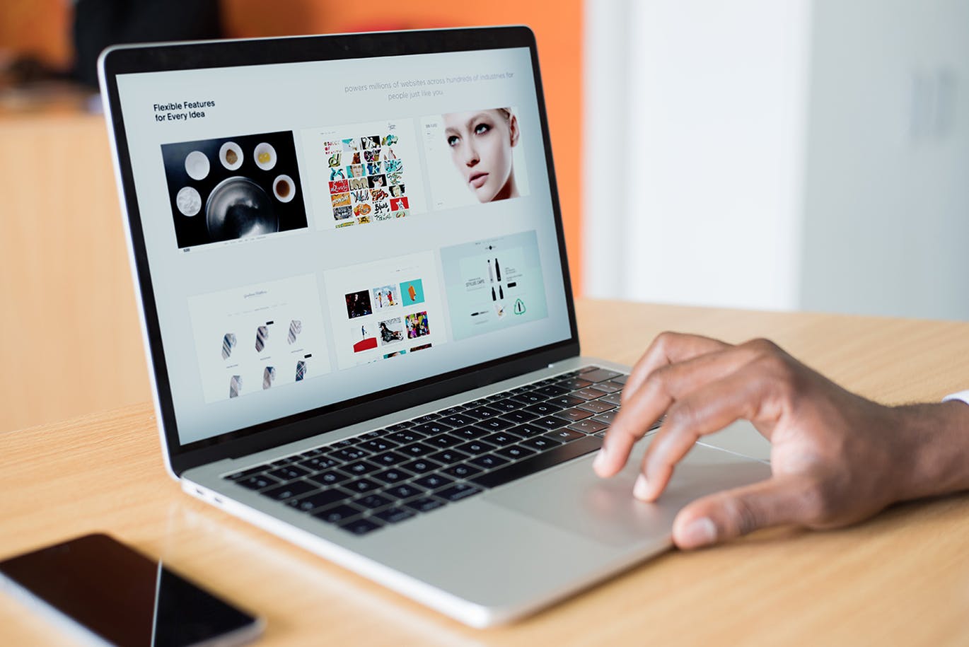 高品质的真是质感MacBook笔记本电脑UI样机展示模型mockups