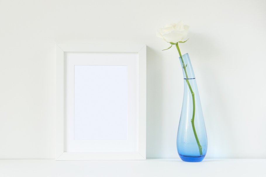 白色框架样机模板 White frame mockup